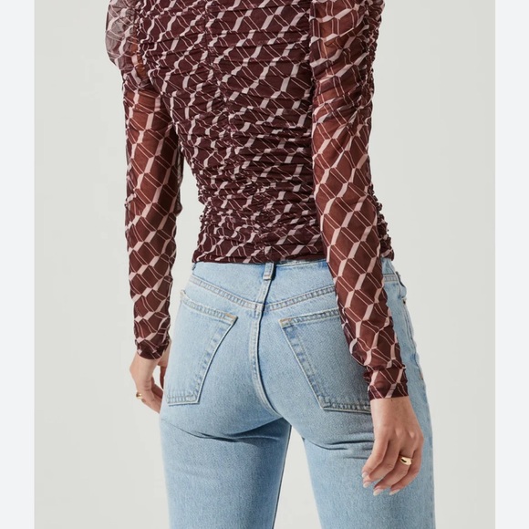 ASTR The Label Long Sleeve Demi Top Women’s Size Large Wine-Pink Geo Ruched - Picture 2 of 15